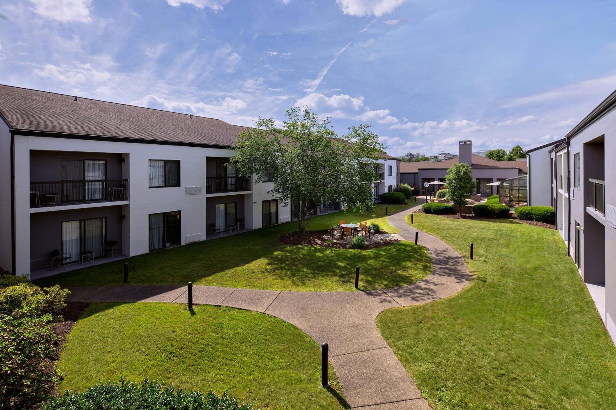 Courtyard By Marriott Pittsburgh Airport Hotel Coraopolis Ngoại thất bức ảnh