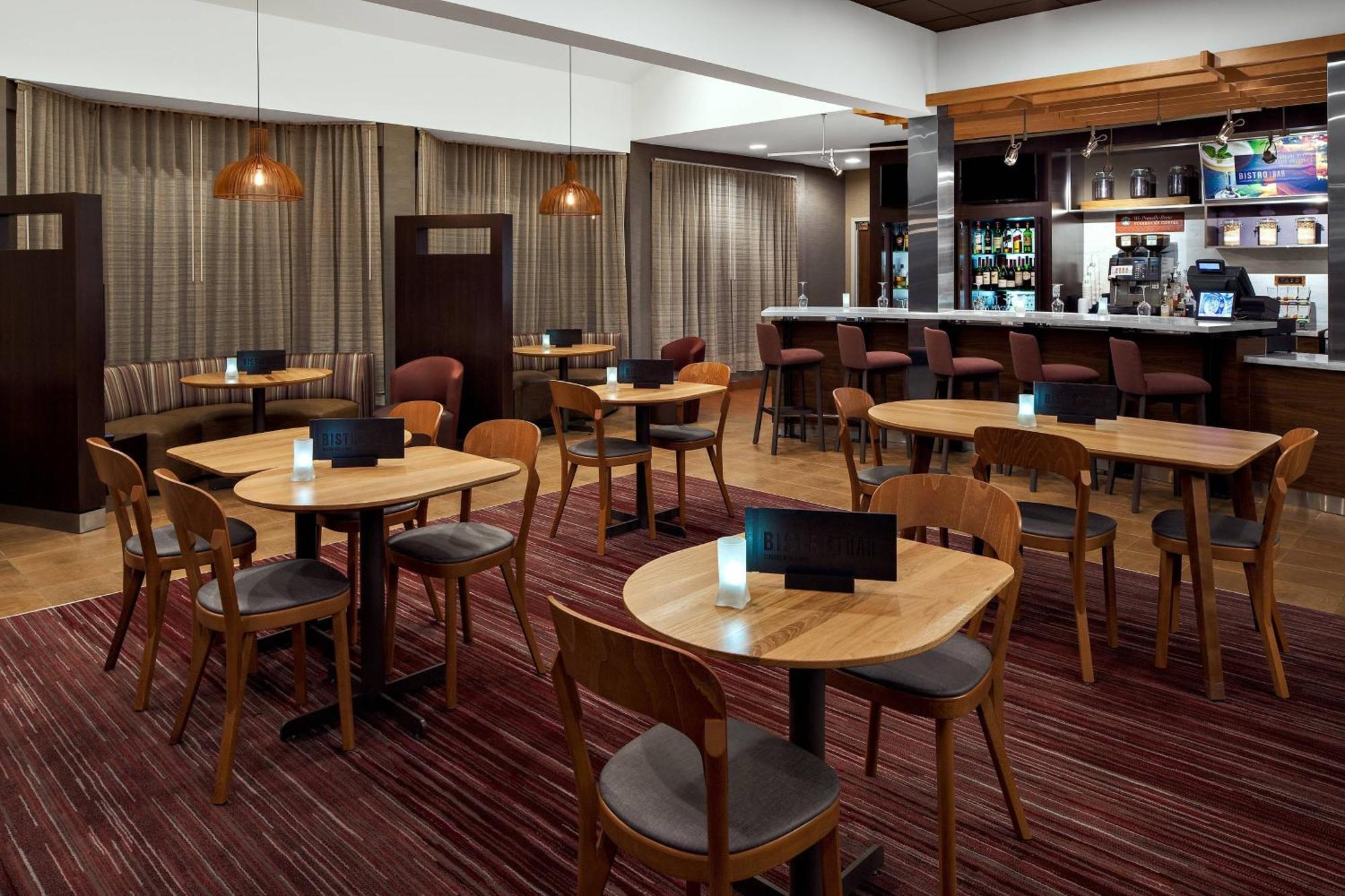 Courtyard By Marriott Pittsburgh Airport Hotel Coraopolis Ngoại thất bức ảnh
