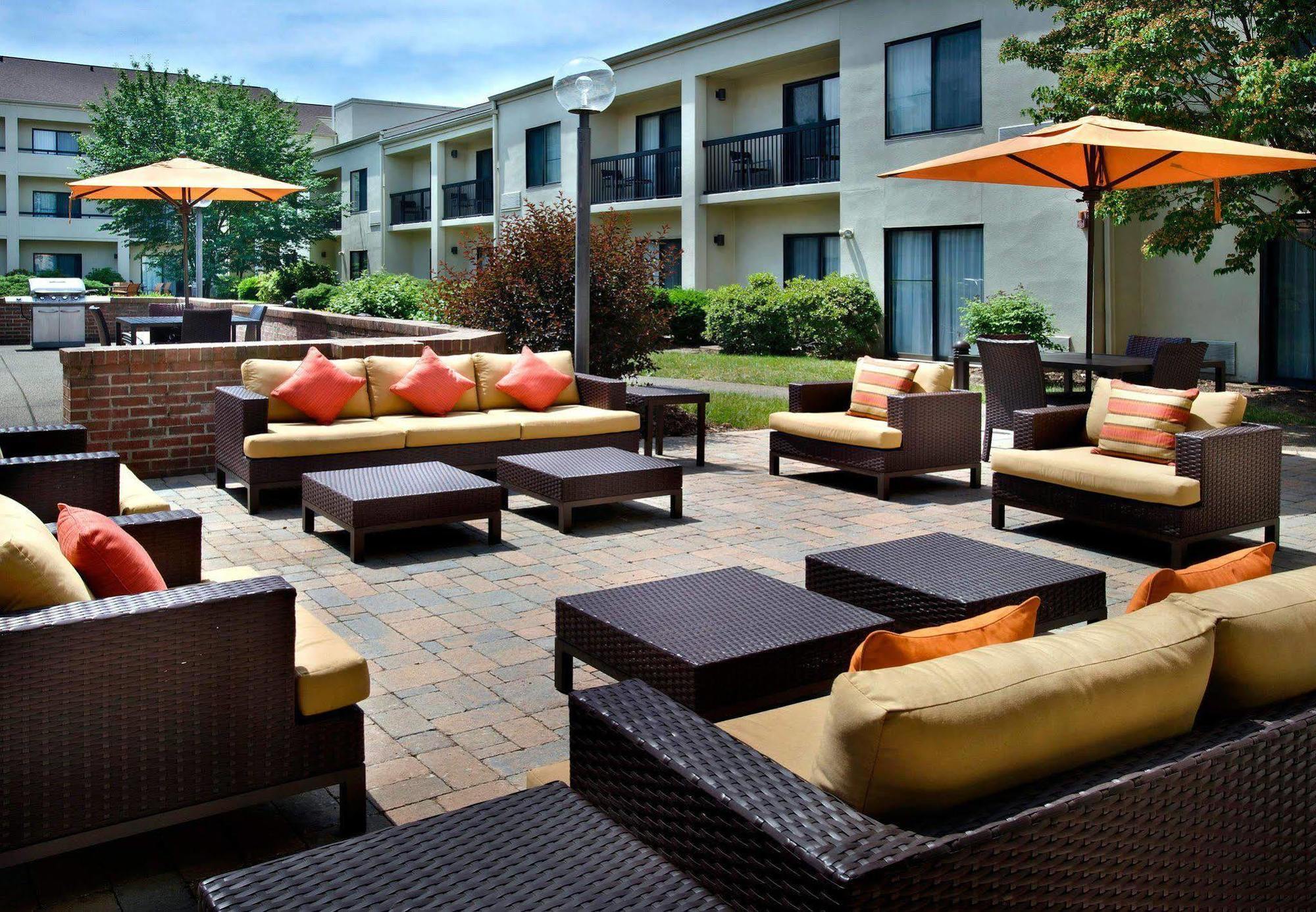 Courtyard By Marriott Pittsburgh Airport Hotel Coraopolis Ngoại thất bức ảnh
